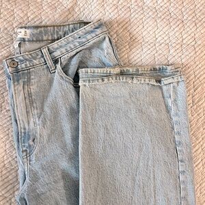 Light wash Abercrombie curve love 90s relaxed high rise  jean